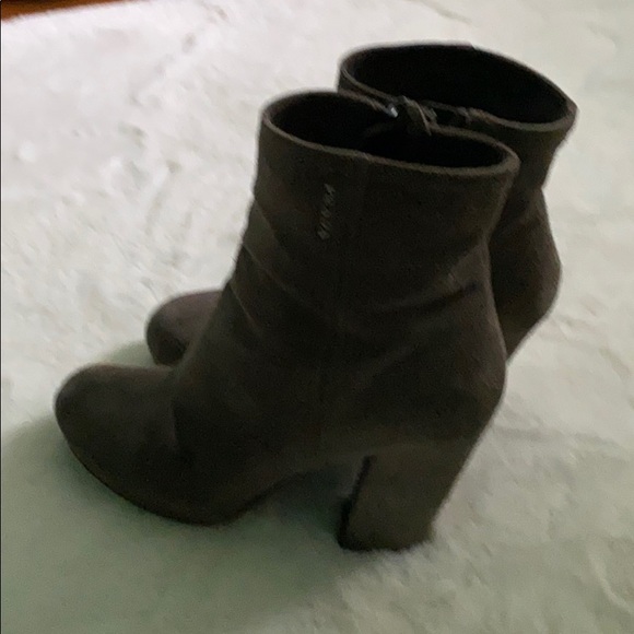 High Heeled Boots - Picture 2 of 3